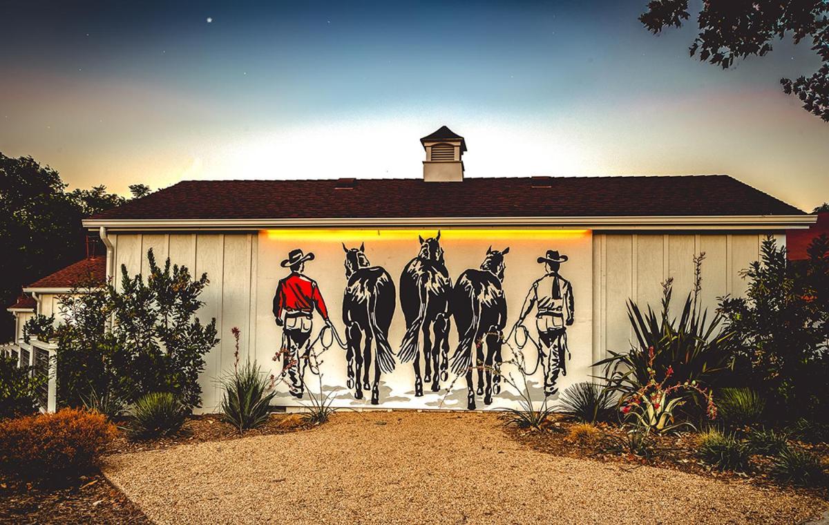 Stables Inn Пасо Роблс Экстерьер фото