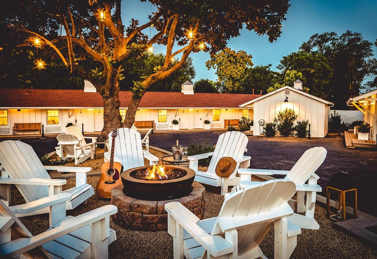 Stables Inn Пасо Роблс Экстерьер фото